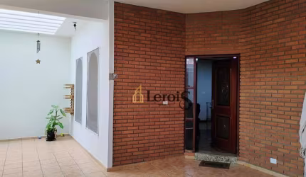 Casa com 3 dormitórios à venda, 205 m² por R$ 670.000,00 - Vila Nova - Salto/SP