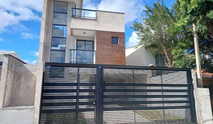 Sobrado de Alto Padrão no Capão Raso | 141m² | 3 Quartos (2 Suítes) | Terraço Amplo | 2 Vagas _ Unidade 01