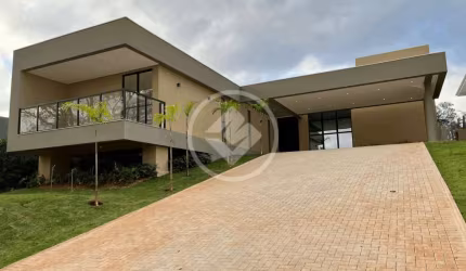 Casa Alto padrão - Condomínio Sonho Verde - Área Constr. 226m² codigo: 42257