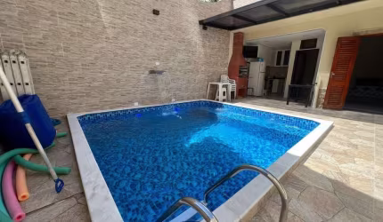 Casa com piscina 3 dormitórios para venda no centro da Vila Caiçara