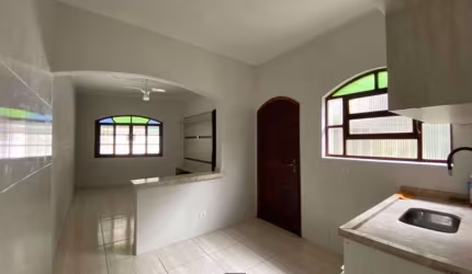 Imperdível oportunidade! Casa à venda em Praia Grande-SP, bairro Caiçara. 1 quarto, 1 sala, 1 banheiro, 1 vaga de garagem, 50m².
