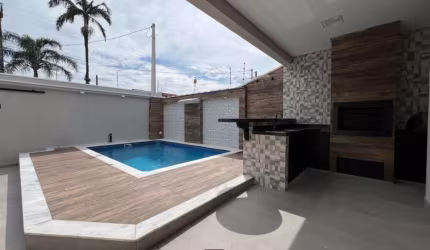 Belíssimo sobrado com 3 suítes , piscina localizado no balneário Flórida
