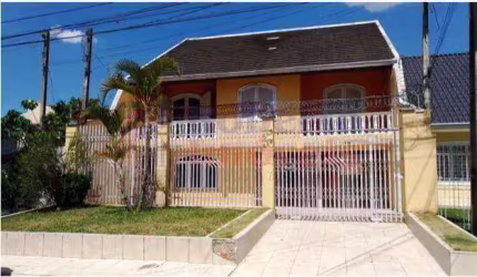Linda Casa à Venda em Curitiba
