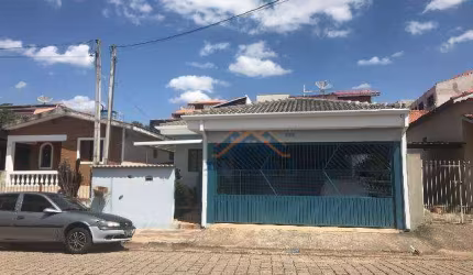 Casa com 3 dormitórios à venda, 200 m² por R$ 500.000
