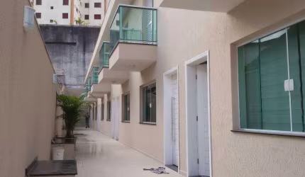 Casa em condomínio Vila Formosa.