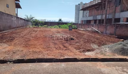 Terreno à venda na Mário Cecarelli, --, Vale do Reno, Londrina por R$ 750.000