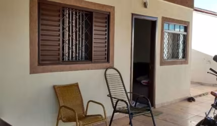 Casa com 2 quartos à venda na Roberto Siqueira de Toledo, --, Jardim Pacaembu, Londrina por R$ 250.000