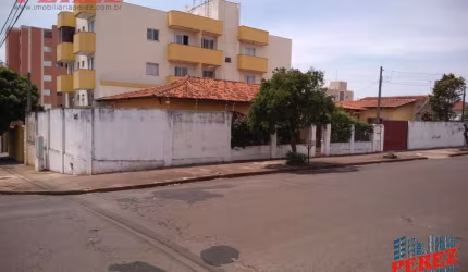 Casa com 3 quartos à venda na CHILE, --, Centro, Londrina por R$ 850.000