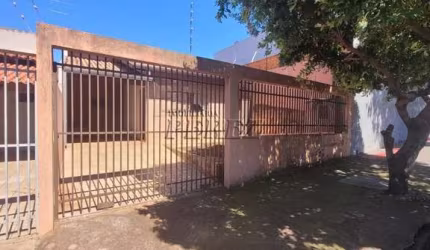 Casa com 3 quartos à venda na ANIBAL DOMINGOS PIRES, --, Coliseu, Londrina por R$ 390.000