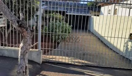 Casa com 1 quarto à venda na Rua Nápoles, --, Parque Residencial Joaquim Toledo Piza, Londrina por R$ 250.000