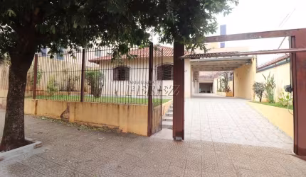 Casa com 3 quartos à venda na Rua Paes Leme, --, Jardim América, Londrina por R$ 650.000