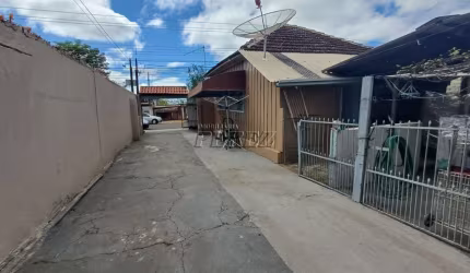 Casa com 2 quartos à venda na Rua São Vicente, --, Centro, Londrina por R$ 630.000