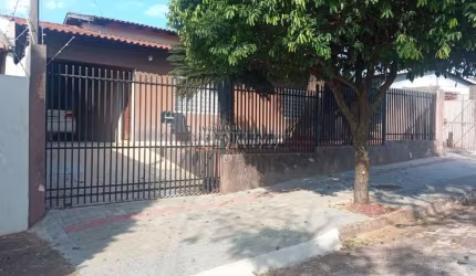 Casa com 3 quartos à venda na Eiti Suguimoto, --, Maria Lúcia, Londrina por R$ 450.000