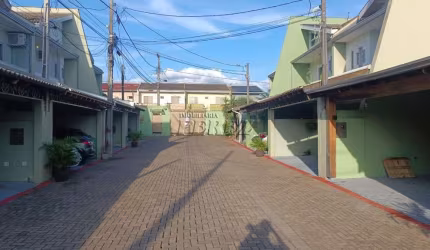 Casa em condomínio fechado com 3 quartos para alugar na Denis Papin, --, Pinheiros, Londrina por R$ 3.200