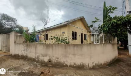 Casa com 2 quartos à venda na Emílio Aranda, --, Operária, Londrina por R$ 460.000