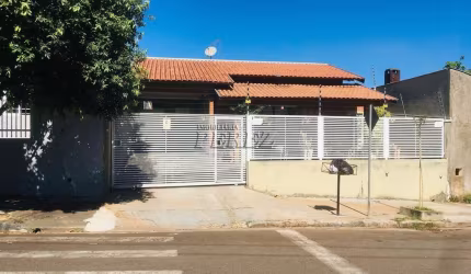 Casa com 3 quartos à venda na Rua Araçatuba, --, Champagnat, Londrina por R$ 690.000