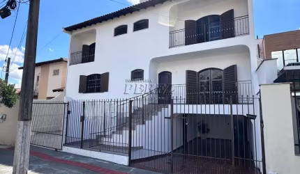 Casa com 3 quartos para alugar na Rua Henrique Dias, --, Vila Fujita, Londrina por R$ 3.900