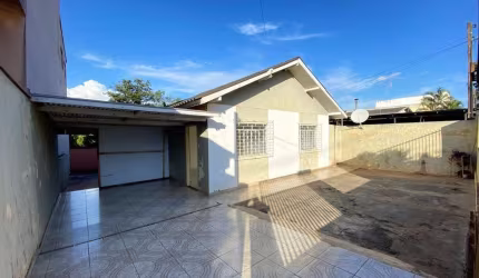 Casa com 3 quartos para alugar na Avenida Europa, --, Jardim Piza, Londrina por R$ 1.650