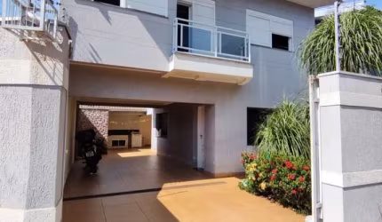 Casa 03 Dorm. em Conjunto Centauro  -  Arapongas