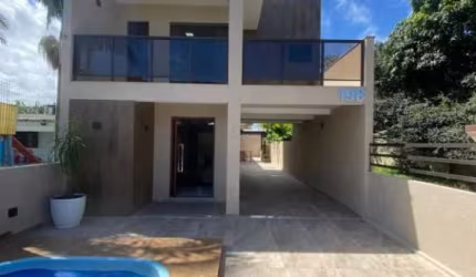 Sobrado de 03 dormitórios suítes no centro de Imbé