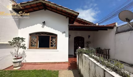 COMERCIAL  ,  EXCELENTE CASA 900 METROS DO CENTRO
