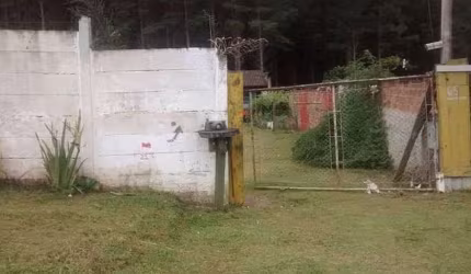 Casa para venda tem 546 metros quadrados com 2 quartos