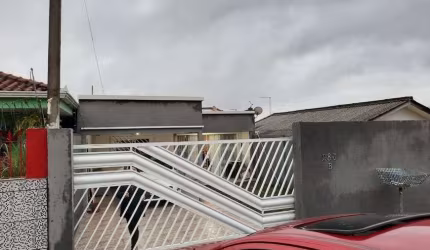 Casa para venda possui 300 metros quadrados