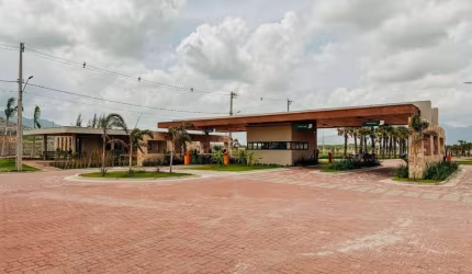 Lote a venda no condomínio fechado com 200m²