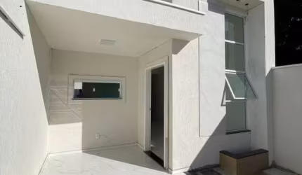 casa plana com 3 quartos suite com closet e pe direito duplo