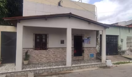 Casa para venda com 2 quartos localizado em um dos bairros mais privilegiados de Maracanaú