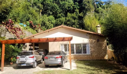 Ótima Casa no centro de Petrópolis!