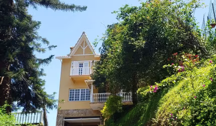 Casa à venda em condomínio no Retiro