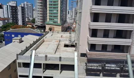Apartamento à Venda de 77m²  de com 2 Quartos - Guilhermina - Praia Grande - SP.