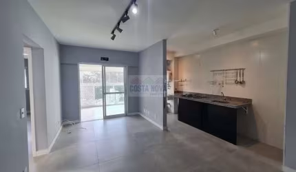 Apartamento de 02 dormitórios a uma quadra uma quadra da praia. Lazer completo!