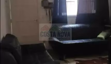 Casa de 89m², com 2 quartos e garagem privativa