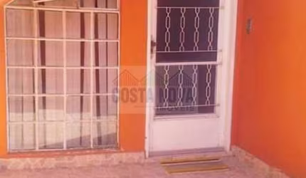 Casa Sobreposta baixa com 67m² , com 2 quartos, sala e garagem coberta em São Vicente