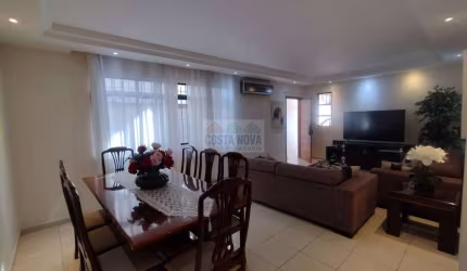 Vende-se Casa com 205m² com 03 suítes, edícula , piscina, no bairro Marapé, Santos.