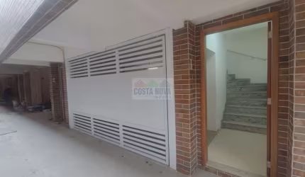 Casa Assobradada, 75m², 2 Suites, Vaga de Garagem privativa, Próximo ao Mercado Atacadista Assaí, no