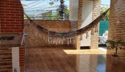 SOBRADO DE 325M², COM 4 CASAS, 1 GARAGEM . ÓTIMO PARA INVESTIMENTO DE MORADIAS OU LOCAÇÃO