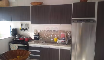 Cobertura duplex com 3 suítes e duas vagas de garagem a 50 metros do mar