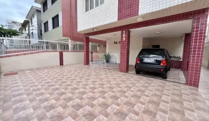 Apartamento térreo com 1 dormitório, 1 banheiro, 1 vaga. Excelente localização