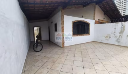 Casa com 2 quartos sendo 1 suíte, 3 vagas, para locação ou venda no Canto do Forte
