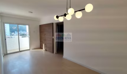 Apartamento Reformado 2 Quartos com Dep de Empregada 2 Vagas de Garagem no Marapé