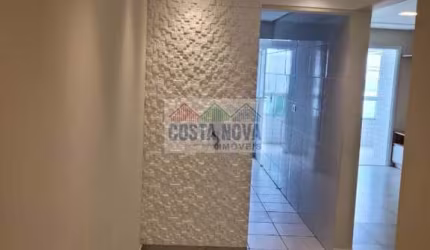Apartamento com 2 quartos de frente para o mar. 2 quartos sendo 1 suíte, 2 banheiros, 1 vaga