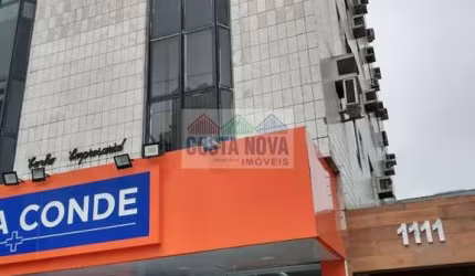 Conjunto comercial com 41m², em omita localização com 2 salas e 2 banheiros , prédio conta com 2 ele