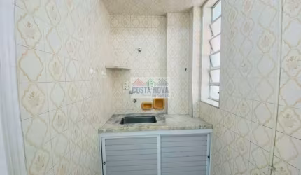 Sala Living à venda com 33m², bem espaçosa e confortável, frente a Praia do Embaré