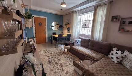 Apartamento de 83m² com 3 quartos, sendo 1 com sacada e closet no Bairro Embaré em Santos