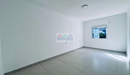 Ótimo Apartamento de 2 Dormitórios com 1 Suíte, Reformado, Amplo e Iluminado no Coração do Gonzaga!
