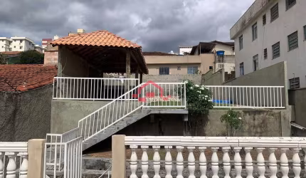 Casa para locação no bairro Santa Efigênia com 03 quartos, 02 salas, 01 piscina, 01 vaga de garagem