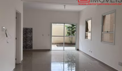 Casa em Condomínio de Alto Padrão em Cotia-SP  3 Quartos, 1 Suíte, 2 Salas, 1 Banheiro e 2 Vagas de Garagem  Jardim Caiapiá  111,74m²